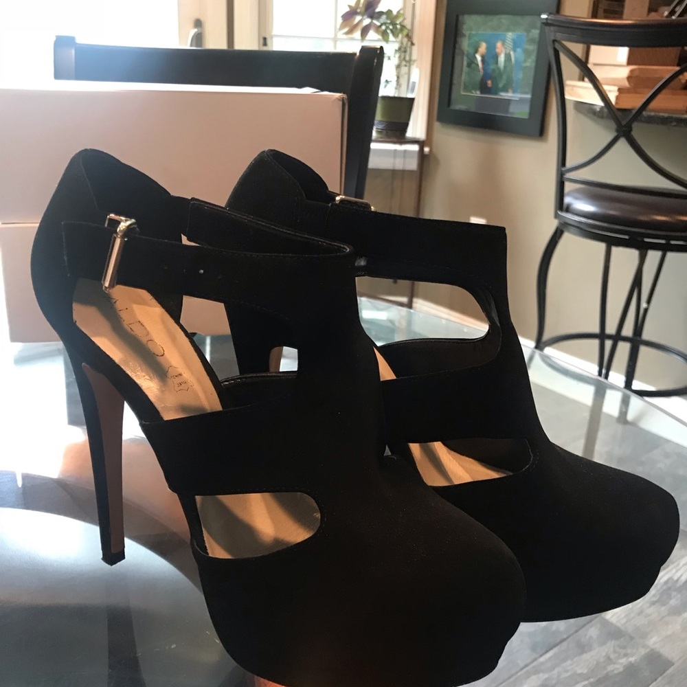 Aldo’s pumps (barely worn)